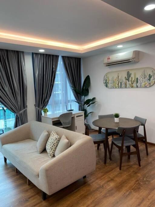 Apartment Vivacity Megamall Jazz 8pax 3br #joyoustayz1 *
